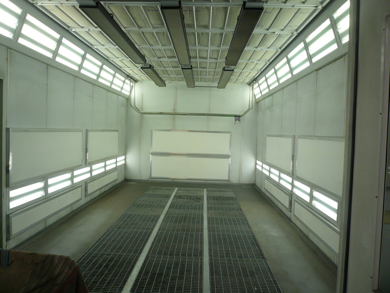 Cabina di verniciatura auto – Autocarrozzeria Agliana (PT)